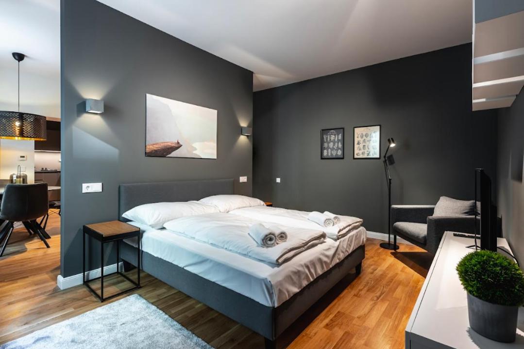 Authentic Next To Schwedenplatz Apartamento *